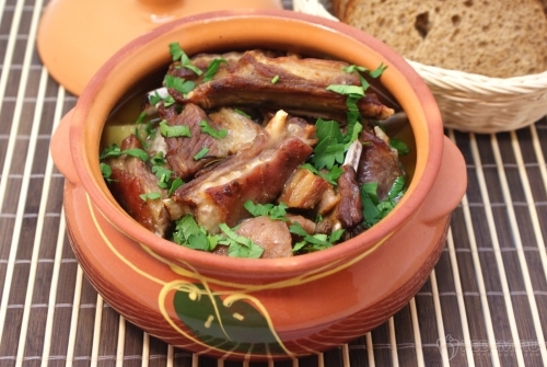 Рёбрышки с картофелем и розмарином