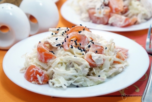 Салат из свежей капусты с курицей