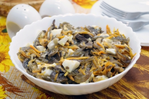 Салат из морской капусты с грибами