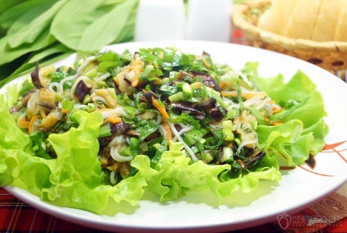 Салат с фунчозой и баклажанами Бенджи