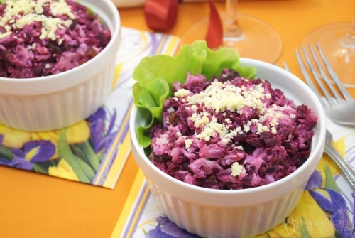 Салат со свеклой и куриным филе