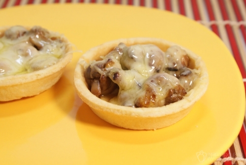 Тарталетки с грибами и сыром