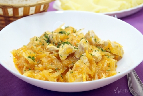 Тушеная капуста с курицей