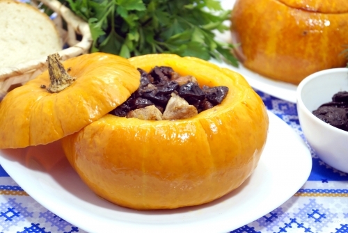 Тыква фаршированная мясом с черносливом