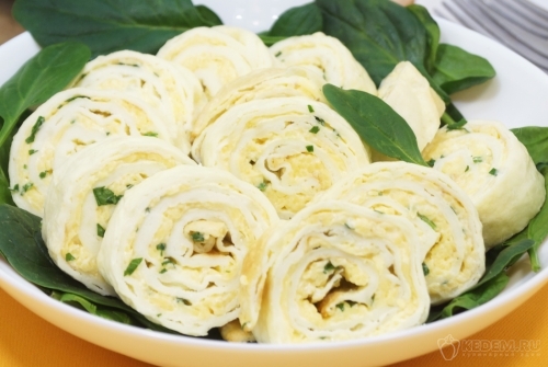 Яичный рулет с сыром в духовке