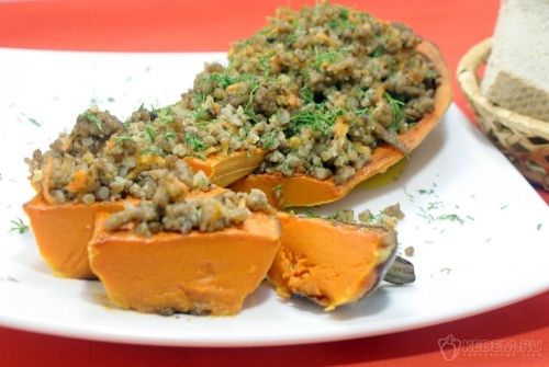 Запеченная тыква с фаршем и гречкой