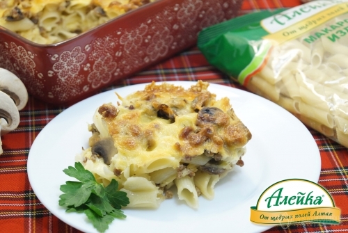 Запеканка из макарон с фаршем, шампиньонами и сыром