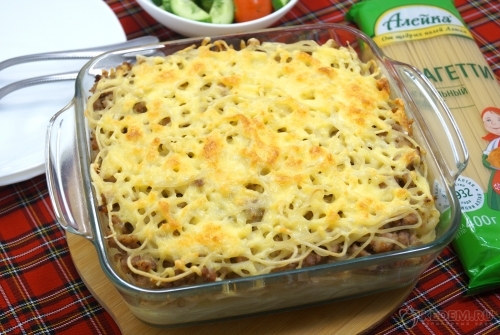 Запеканка из спагетти с фаршем и сыром
