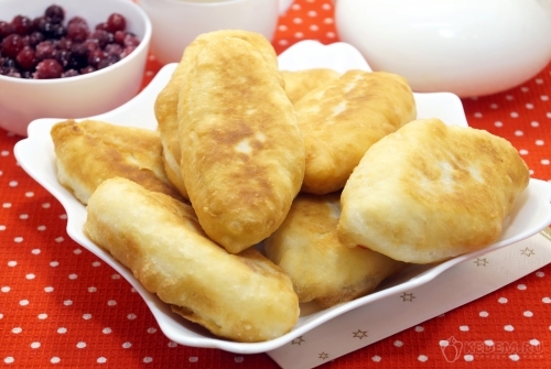 Жареные пирожки с клюквой