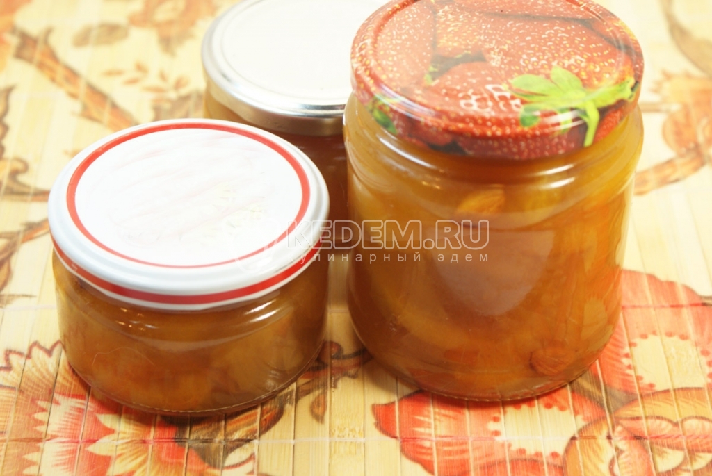 Абрикосовое варенье с косточками
