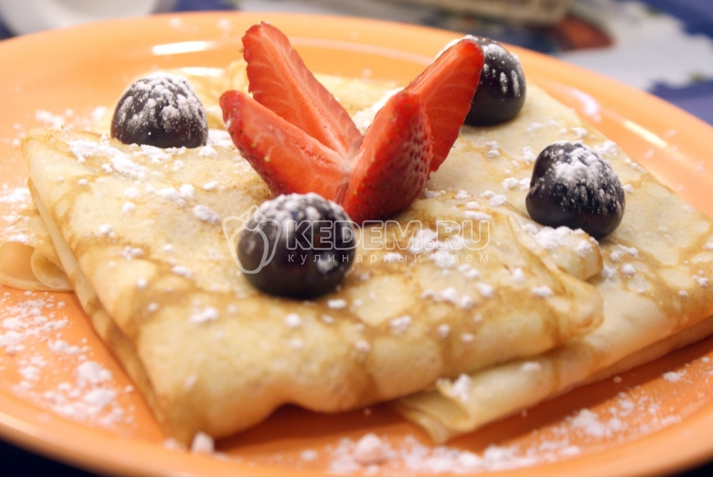 Блинчики с клубникой и маскарпоне