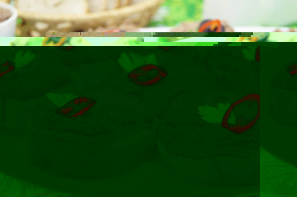 Бутерброды с паштетом из куриной печени