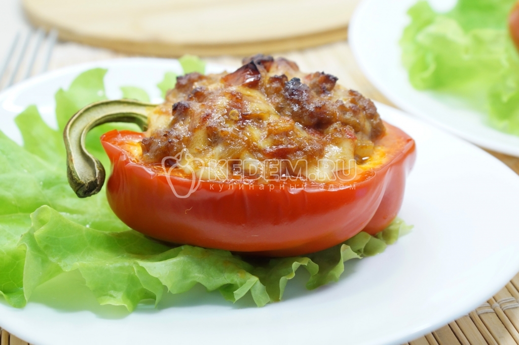 Перец фаршированный половинками в духовке