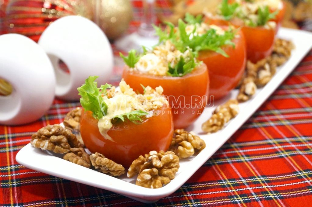 Фаршированные помидоры с сыром и орехами