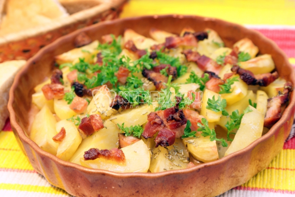 Картофель с копченой грудинкой