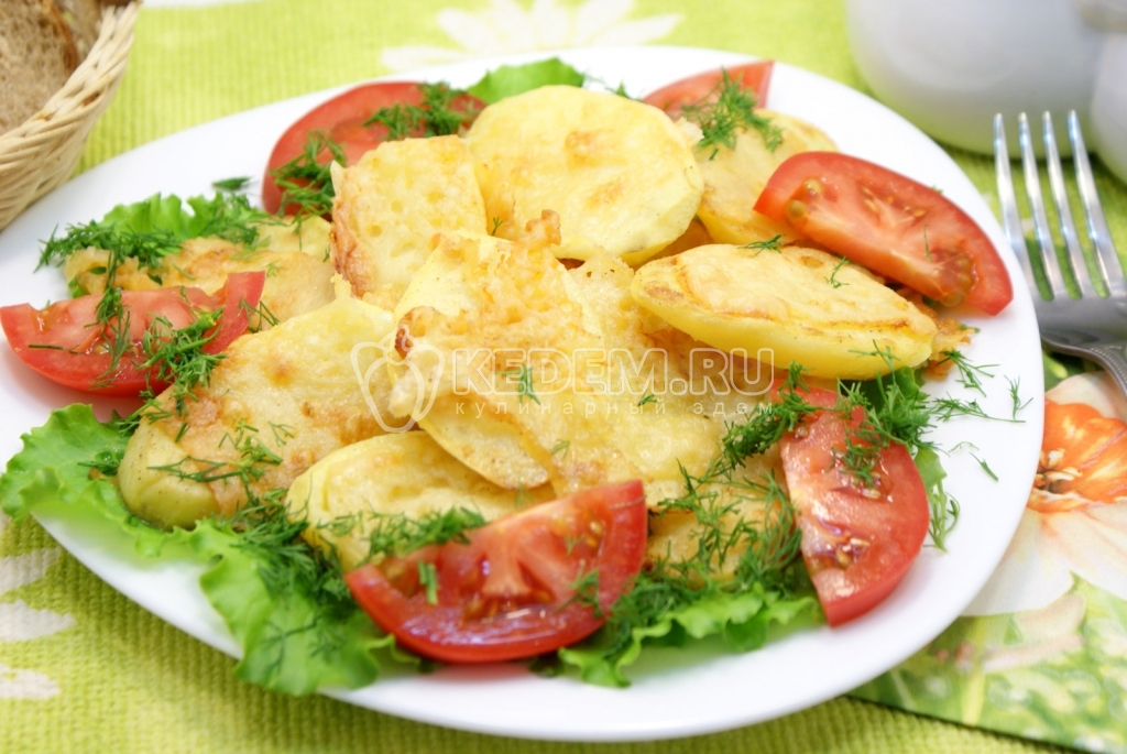 Картофельные дольки под сыром в духовке