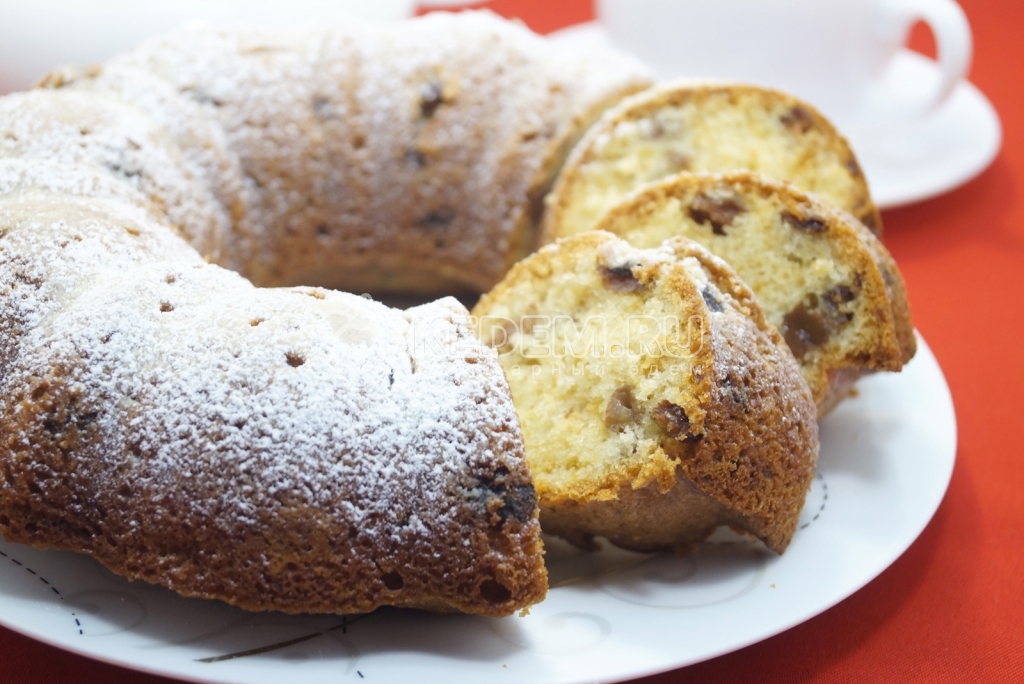 Кекс с изюмом