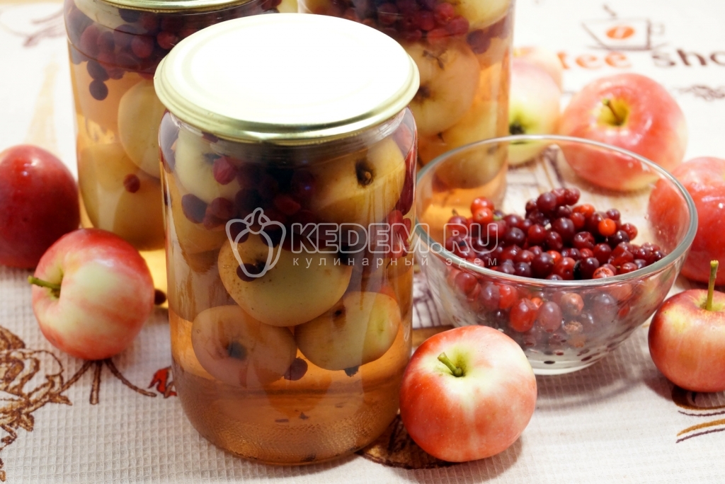 Компот из брусники с яблоками