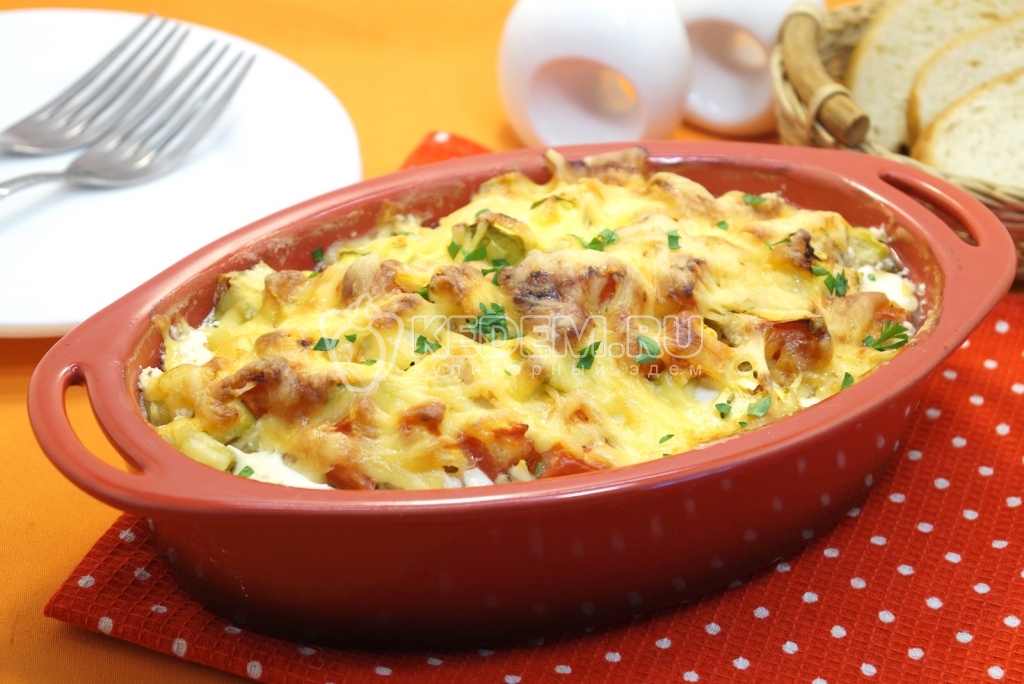 Курица с кабачками в духовке