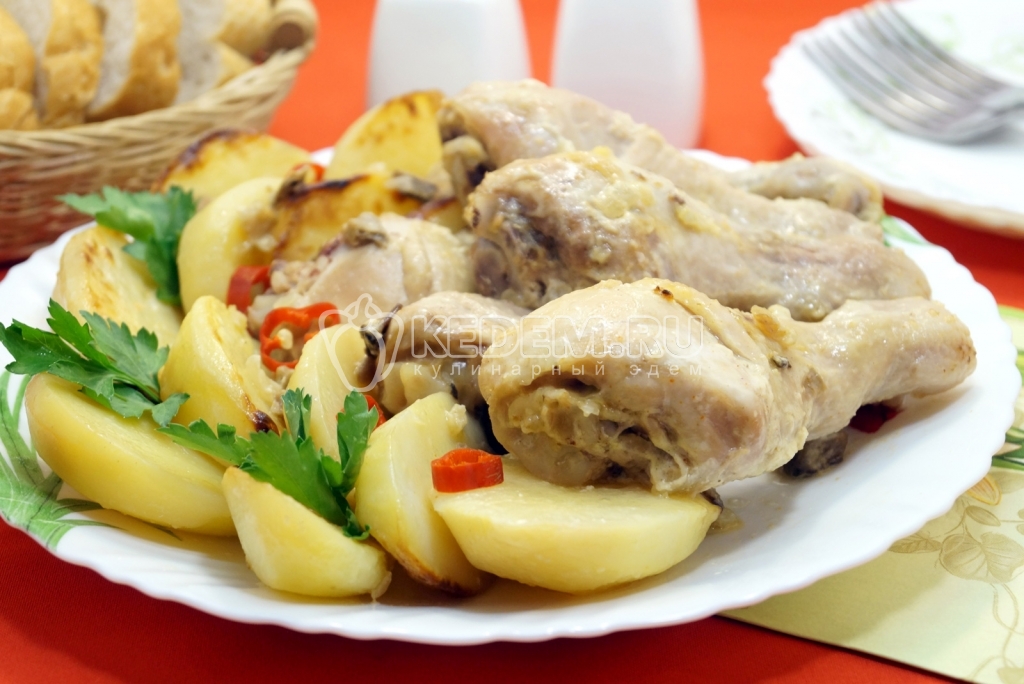 Куриные голени с картошкой в рукаве