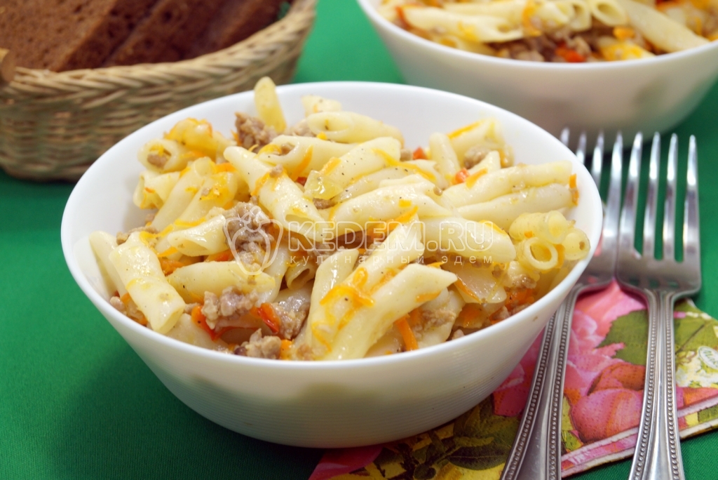 Макароны с фаршем на сковороде