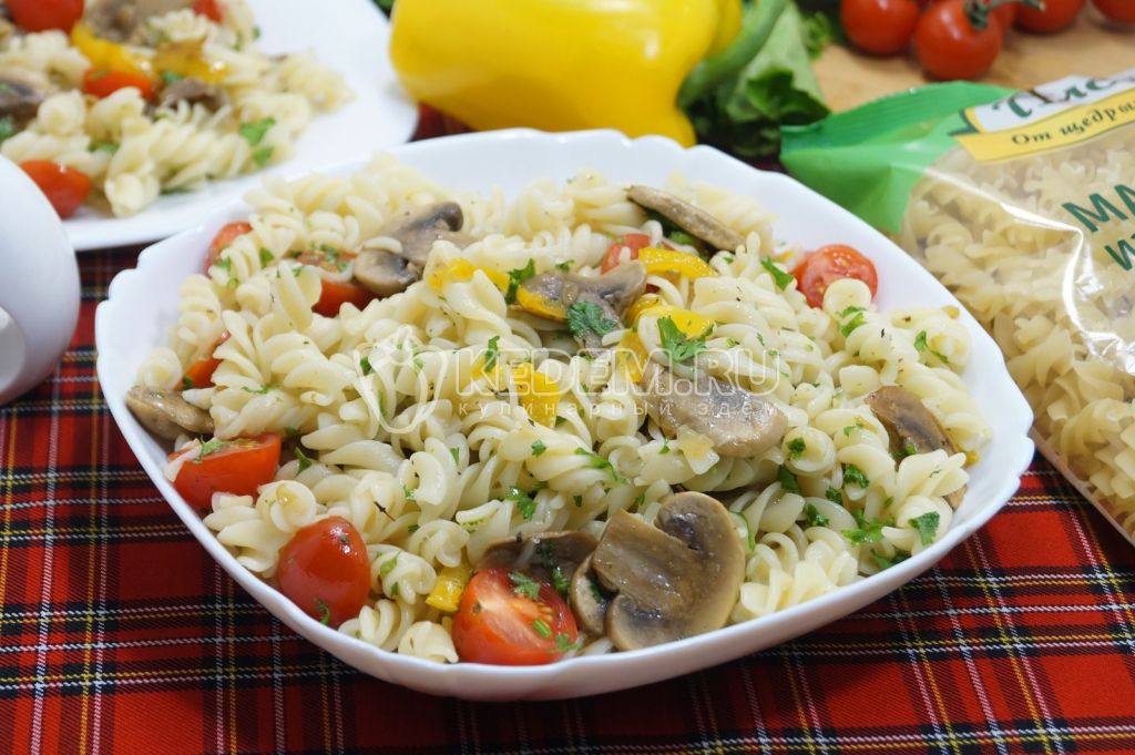Макароны с грибами и овощами
