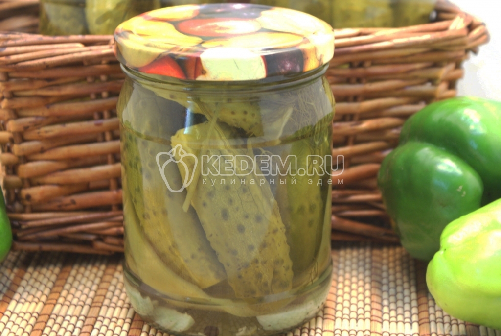 Маринованные огурцы с болгарским перцем
