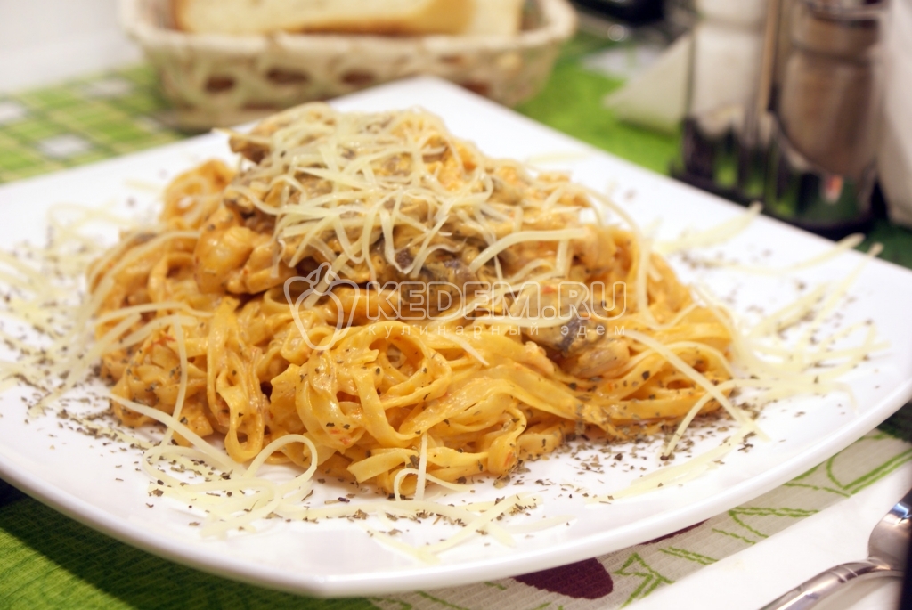 Паста с шампиньонами и креветками