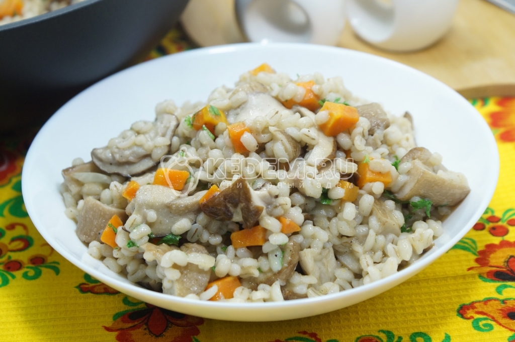 Перловка с белыми грибами