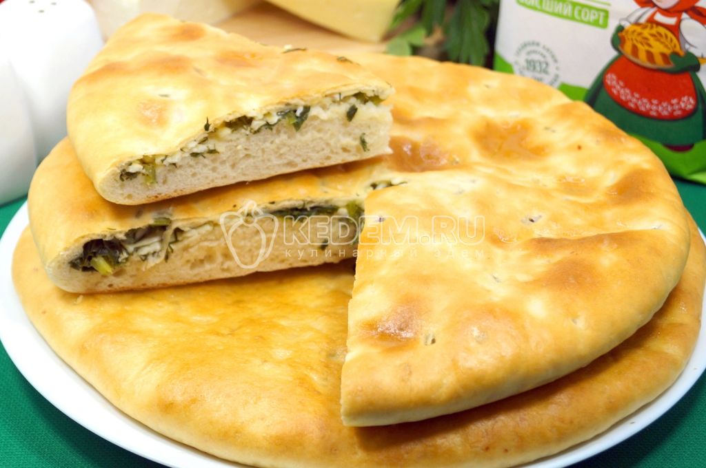 Пирог с зеленью и сыром