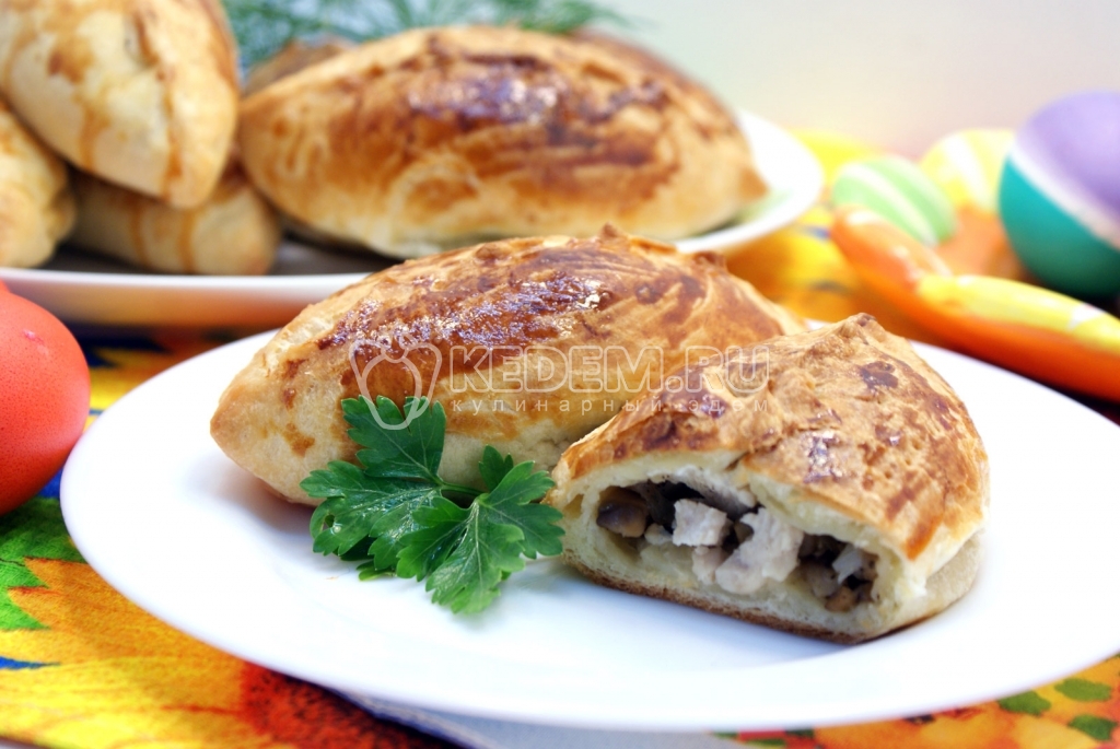 Пирожки с курицей и грибами