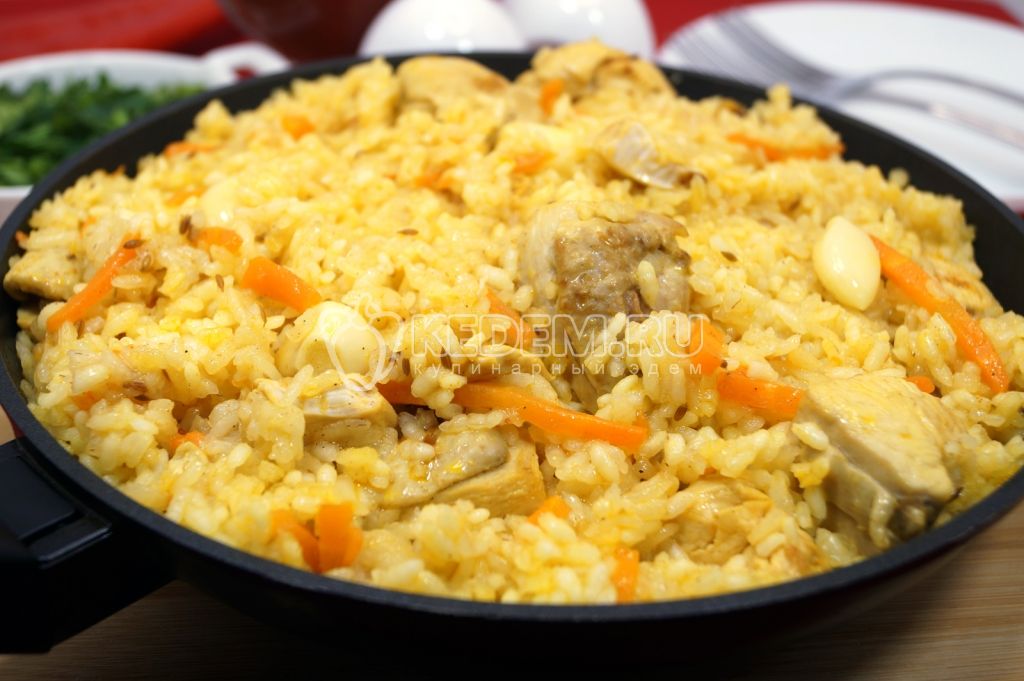 Плов с курицей на сковороде