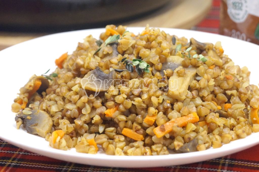 Постный плов с гречкой и грибами
