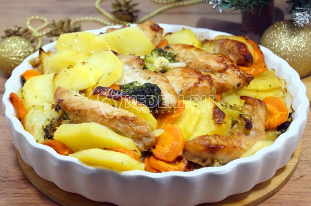 Праздничное куриное филе в соевом соусе с овощами в духовке