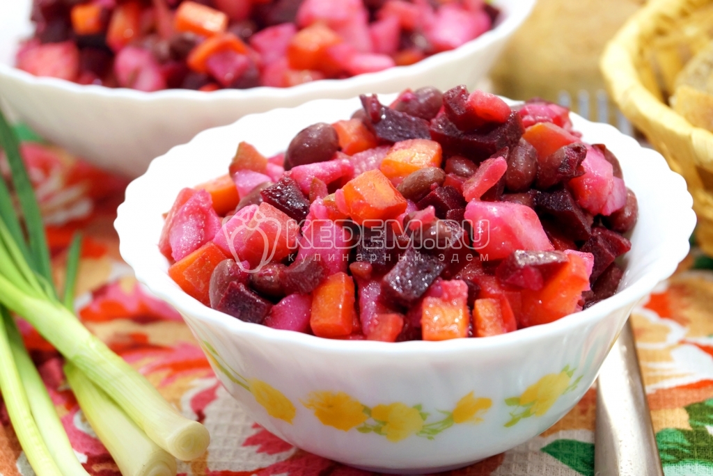 Простой и вкусный салат с фасолью