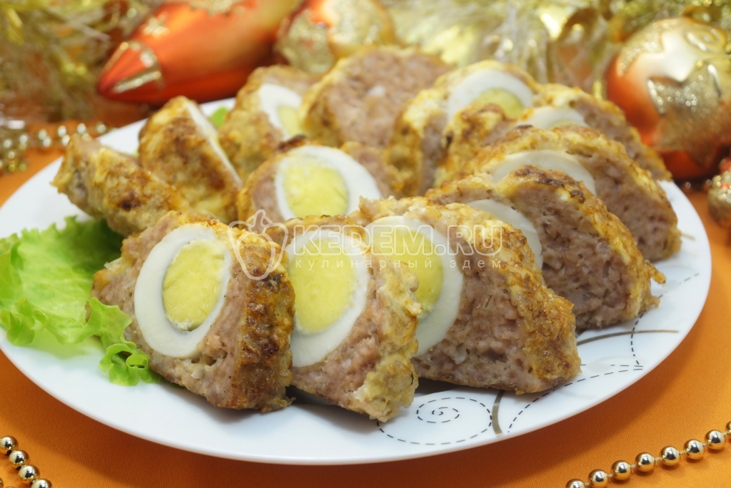 Рулет из фарша с яйцом в духовке