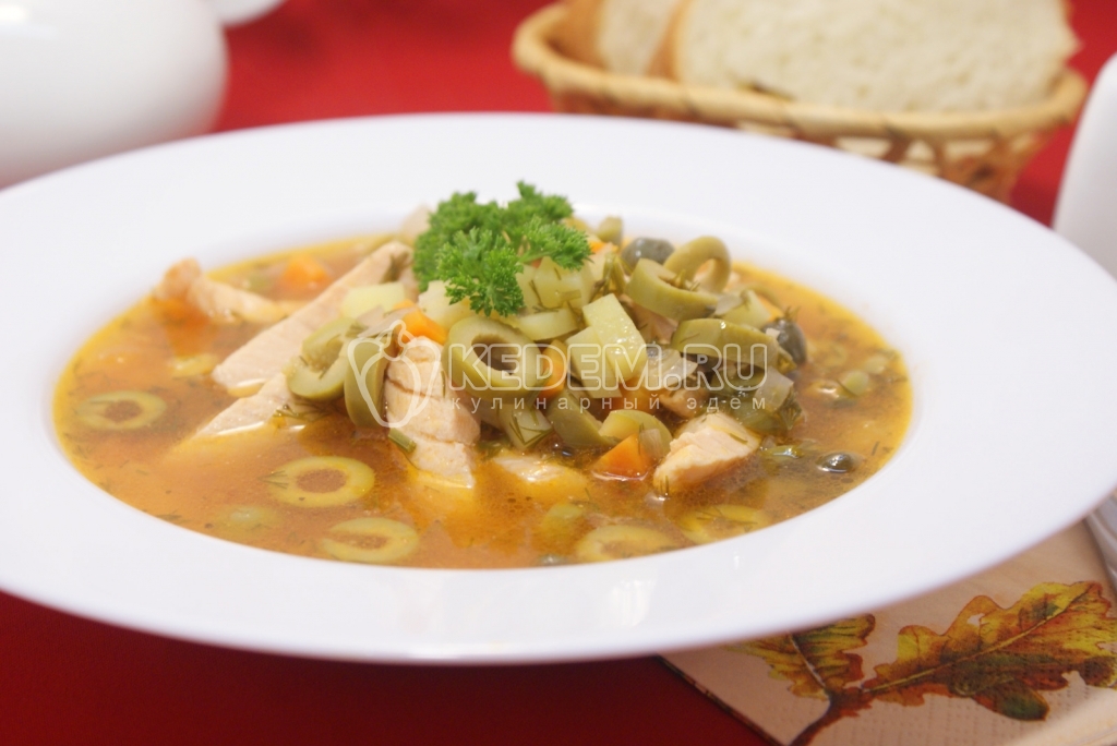 Рыбная солянка и сёмгой и оливками