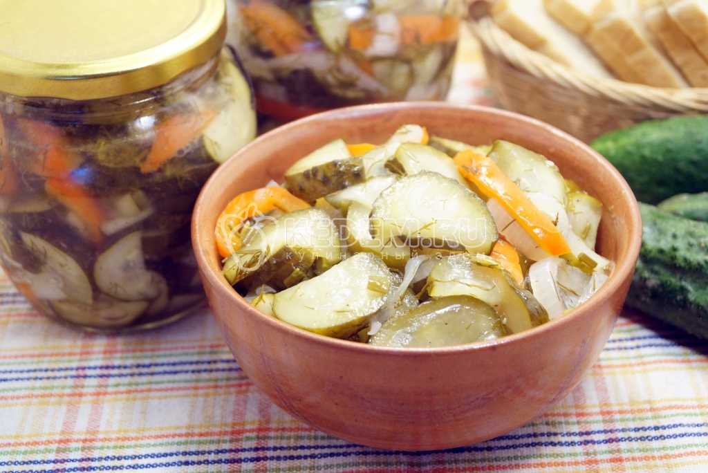 Салат из огурцов и лука на зиму