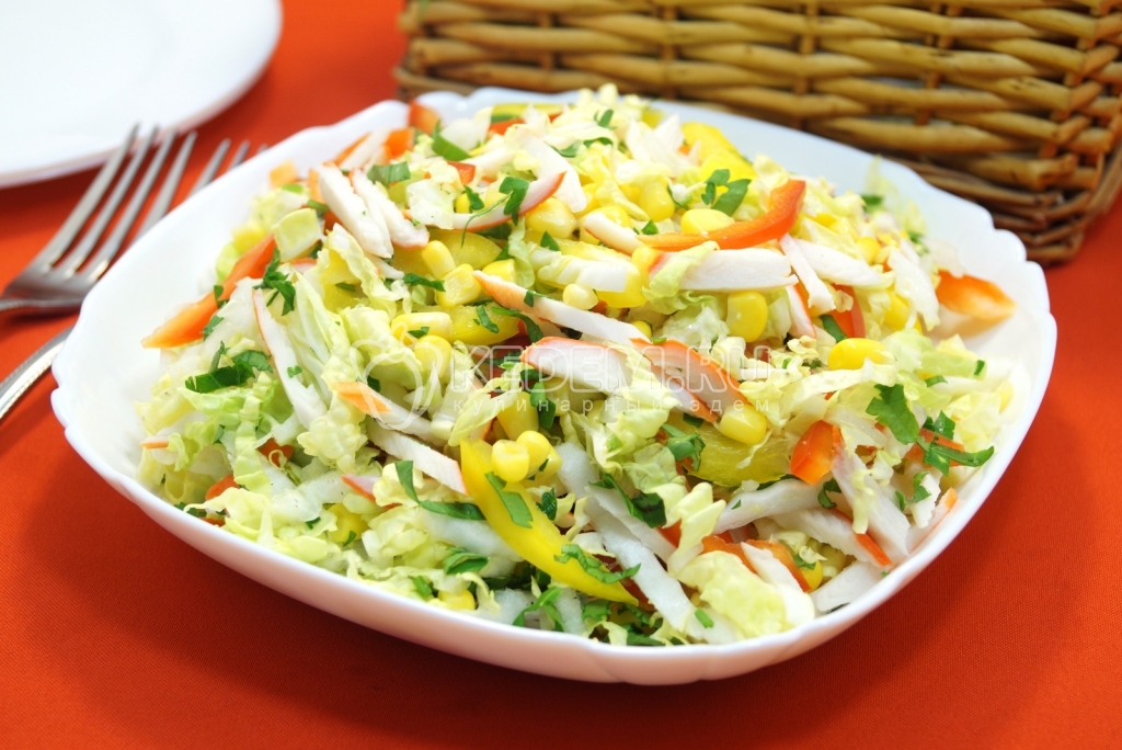 Салат из пекинской капусты с крабовыми палочками