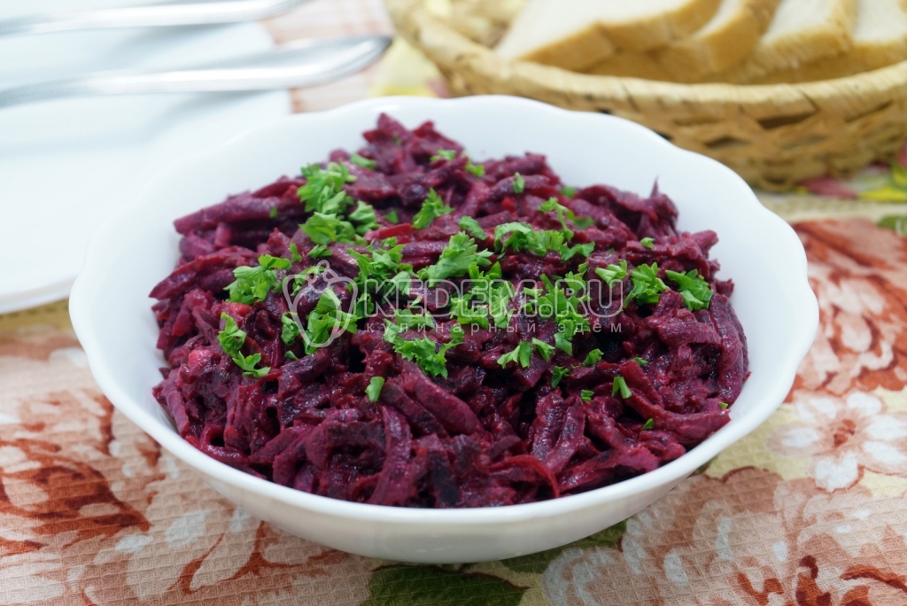 Салат из свеклы с чесноком