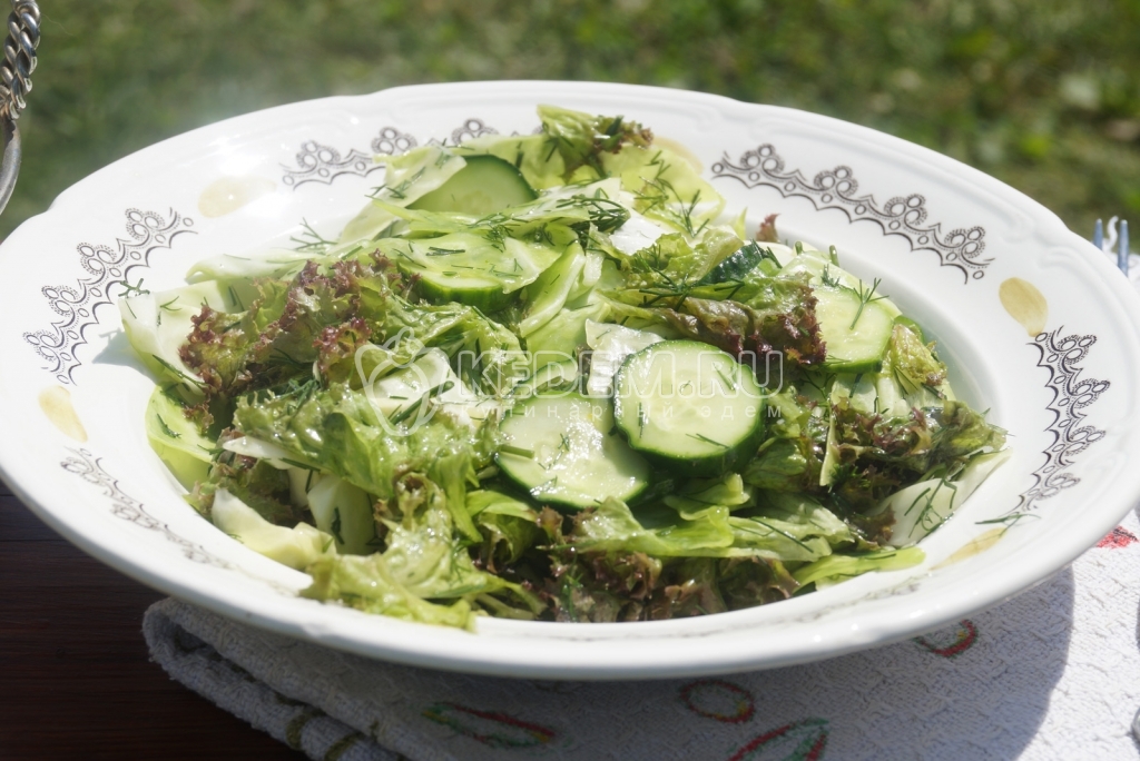 Салат с капустой и огурцом