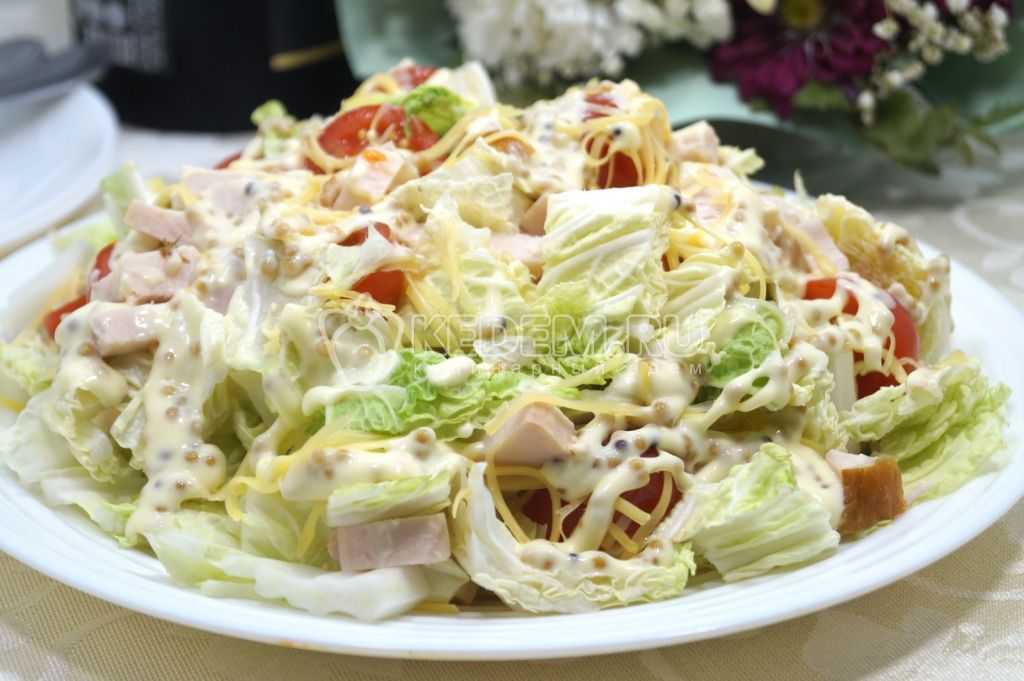 Салат с копченой куриной грудкой и пекинской капустой Венди