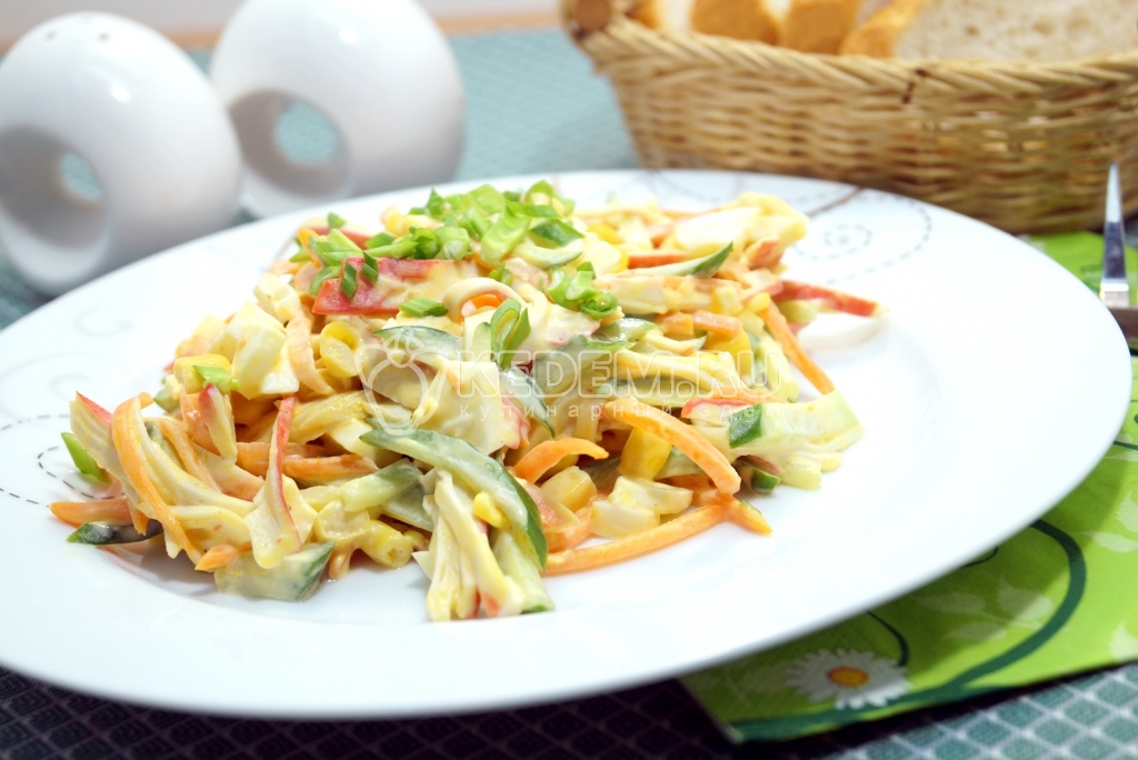 Салат с крабовыми палочками Палочка-выручалочка