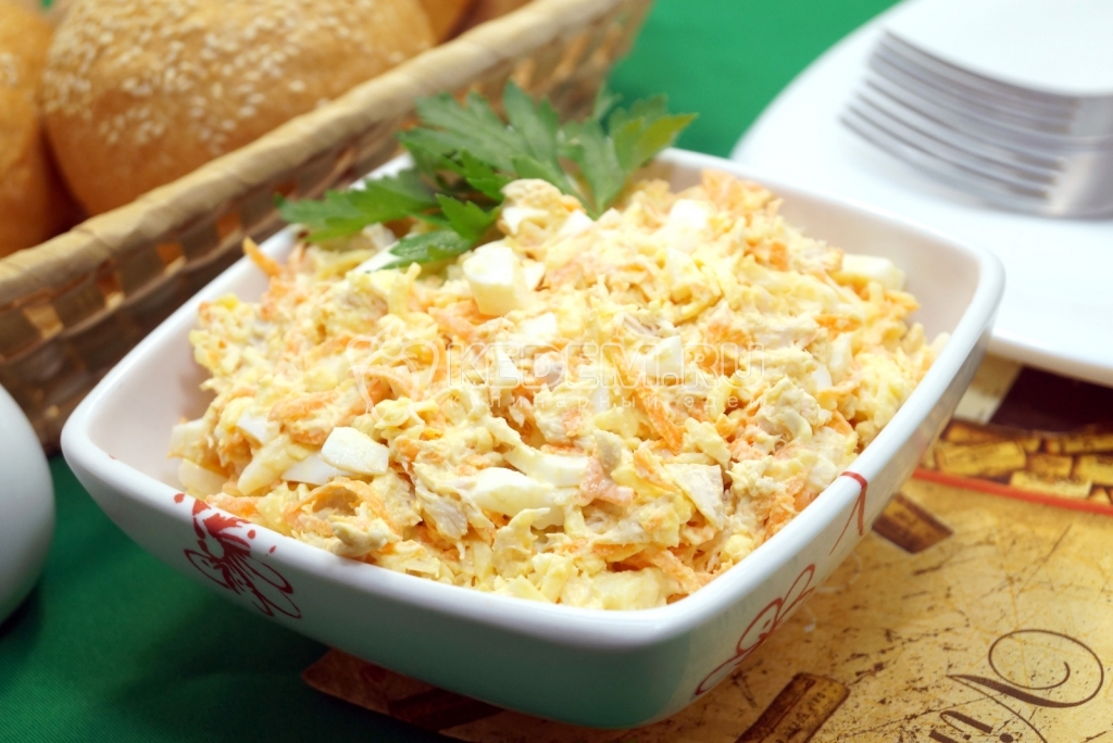 Салат с курицей и морковью