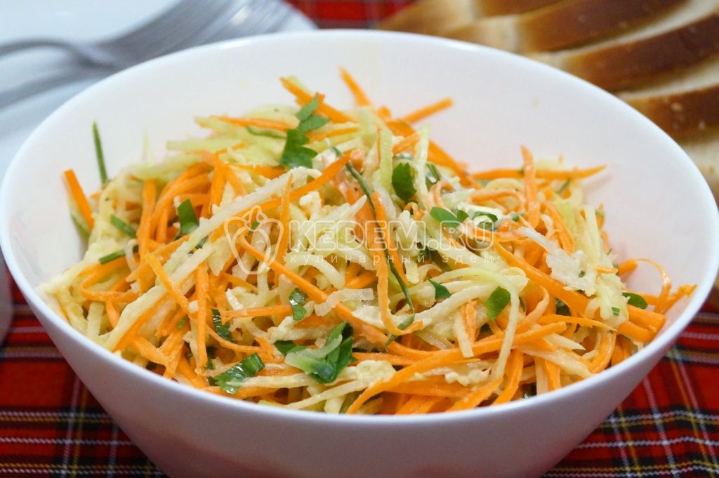 Салат с редькой, морковью и огурцом