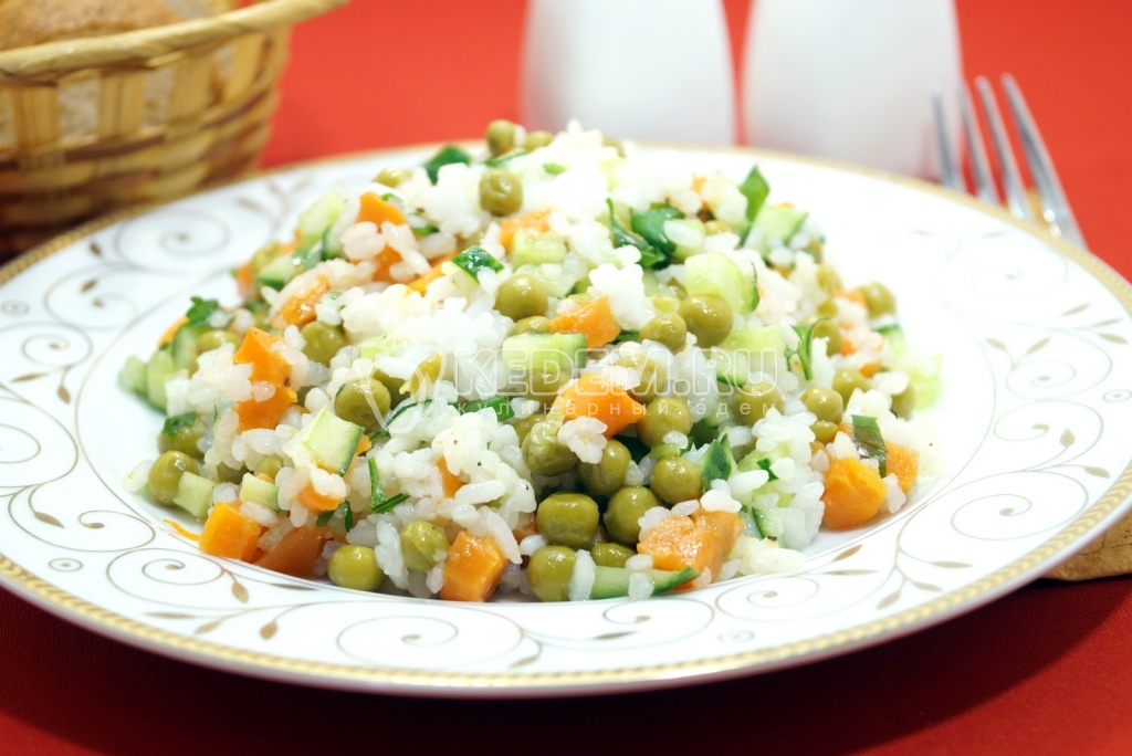 Салат с рисом и огурцом Софья