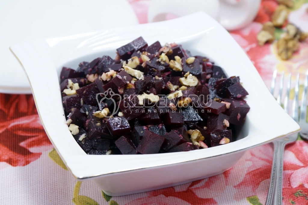 Салат из свеклы с грецкими орехами