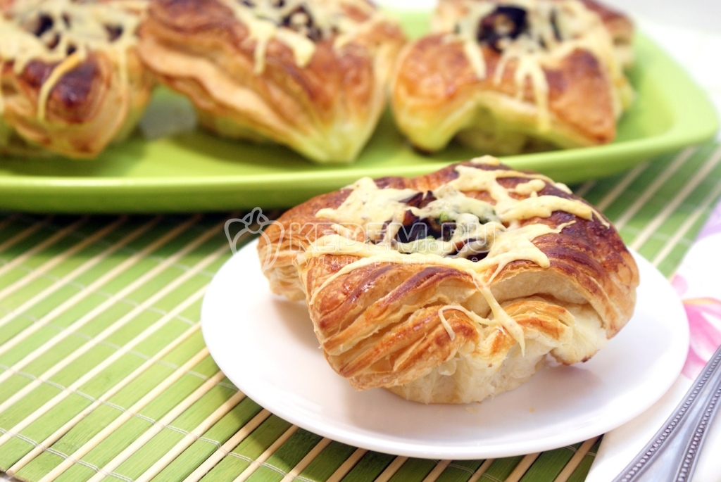 Слойки с баклажанами и сыром