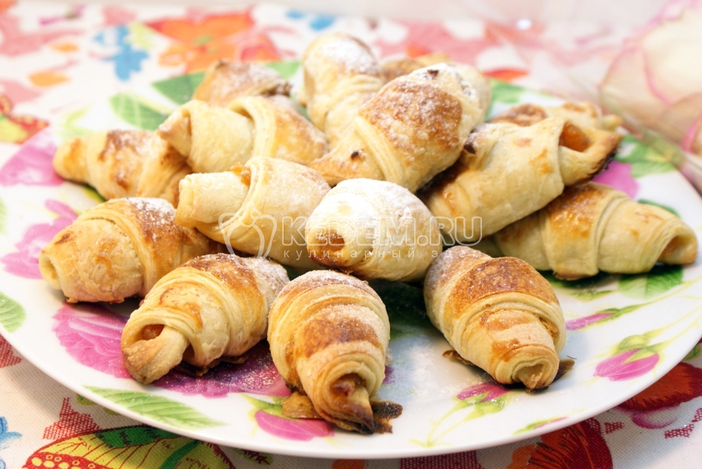 Слойки с курагой