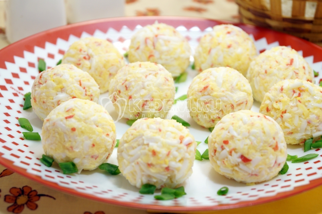 Сырные шарики с крабовыми палочками